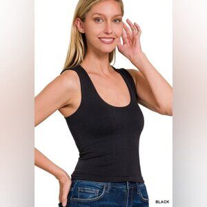 NWOT Zenana U-Neck Seamless Cropped Tank Top With Built In Bra
